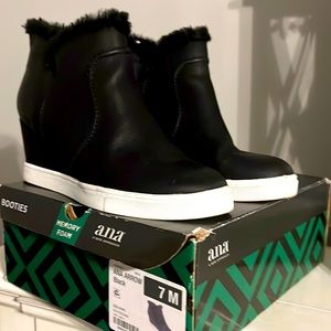A.N.A Arrow black booties size 7 women’s